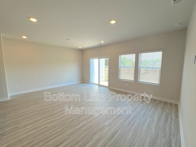 Building Photo - 1816 Braemar Vlg Dr