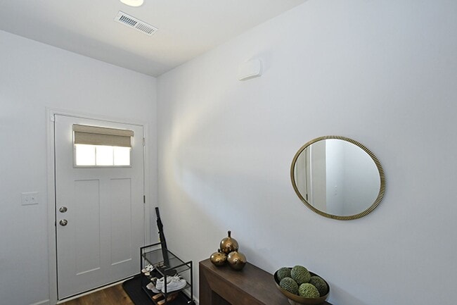 Building Photo - 2046 McDonald Dr