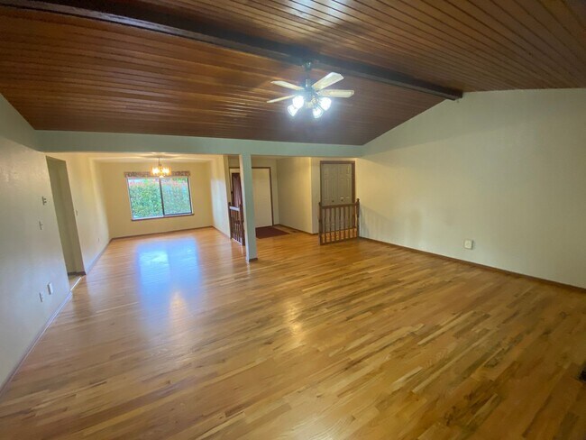 Building Photo - Spacious Buckley Home by Maris Farms