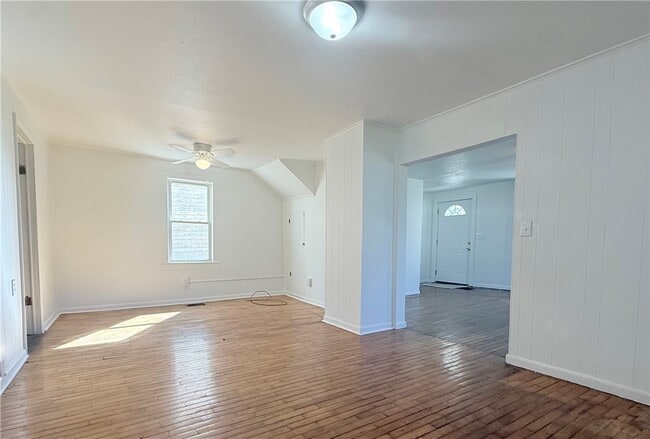 Building Photo - 408 Oak St