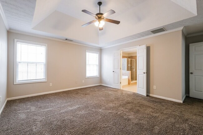 Building Photo - 111 Village Dr