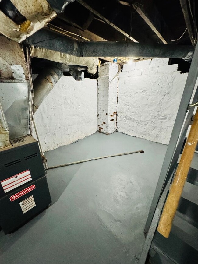 Building Photo - This home shines!