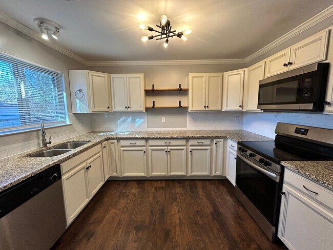 Building Photo - Charming & Spacious 3 Bed | 2 Bath Home | Updated w Large Yard!