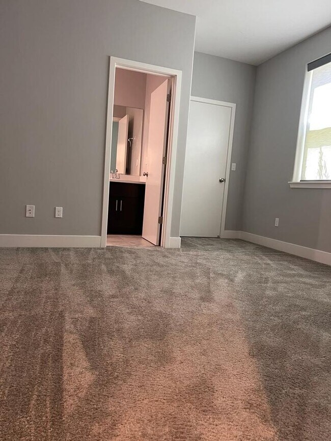 Building Photo - 1010 Mud Pie Ln