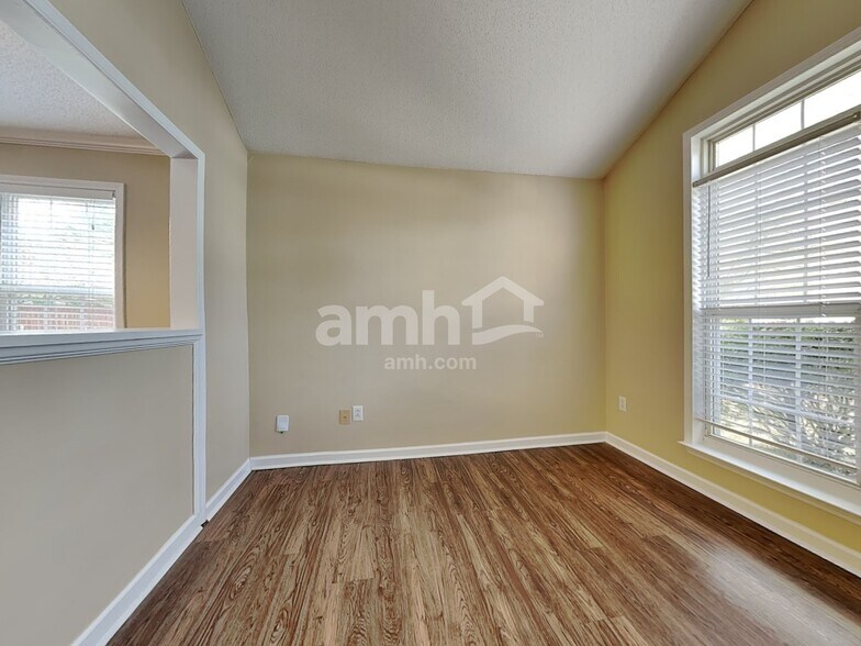 Building Photo - 409 Ascott Way