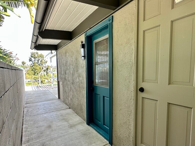 Building Photo - 264 Del Gado Rd