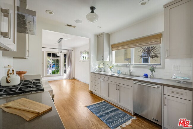 Building Photo - 1169 S Sierra Bonita Ave