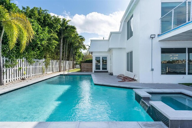 Building Photo - 1055 Stillwater Dr