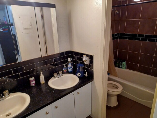 Building Photo - 68 E 200 S