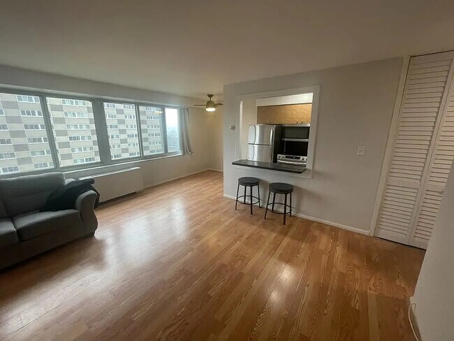 Building Photo - 12520 Edgewater Dr