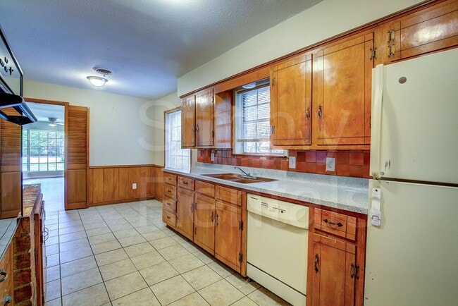 Building Photo - 6426 Chapman Dr