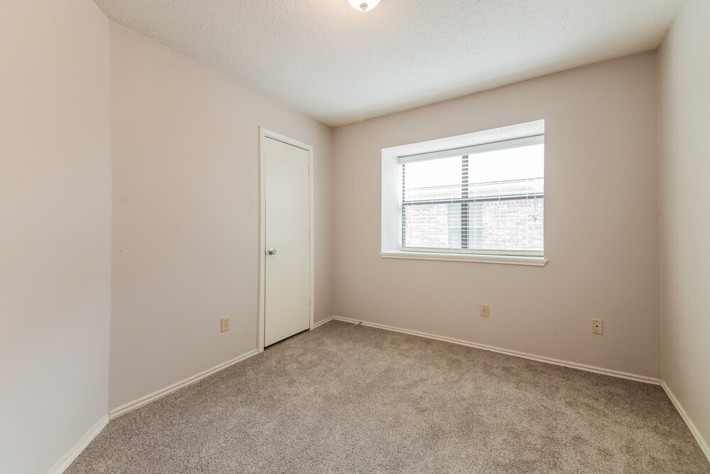 Building Photo - 3702 Knights Bridge Dr