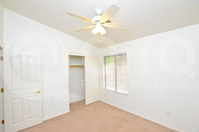 Building Photo - 10253 E Penstamin Dr