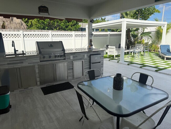 Building Photo - 1637 SE 1st St