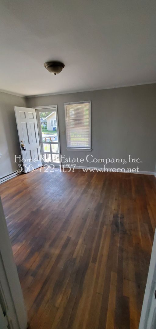 Building Photo - 834 Gray Ave NE