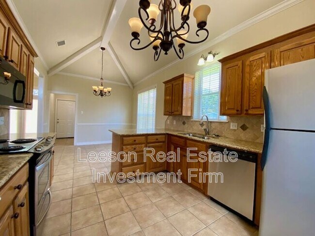Building Photo - 2015 Regent Cir