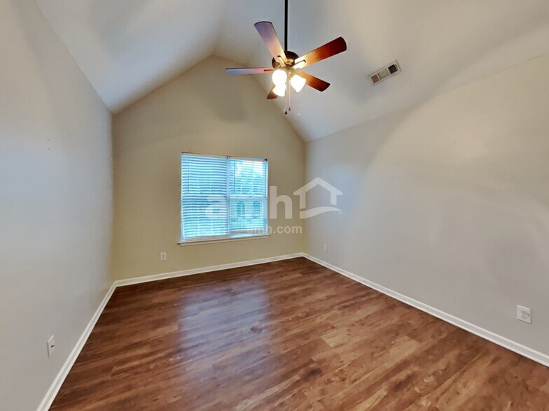 Building Photo - 1309 Bedlington Dr NW