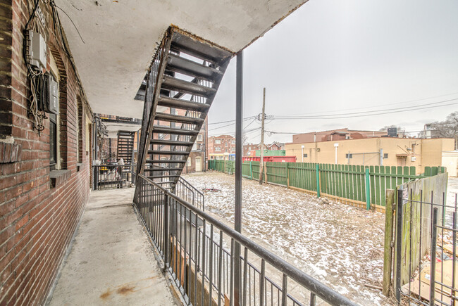 Building Photo - 4062 South Grand Boulevard - 2S