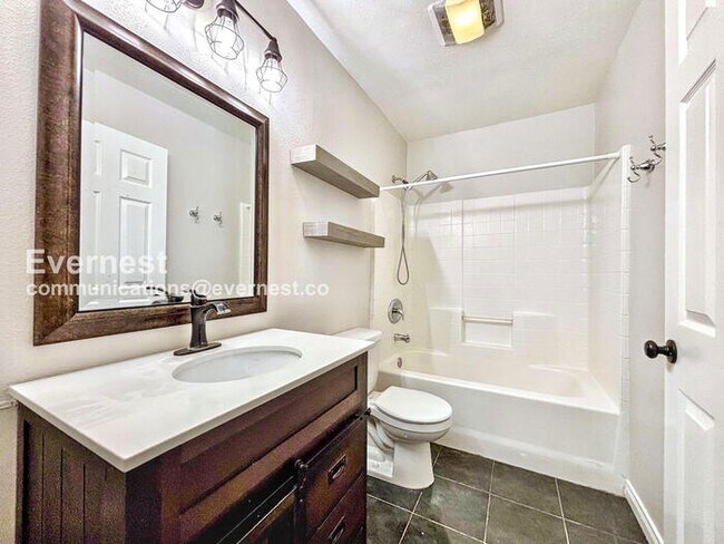 Building Photo - 9 Vía Espiritu