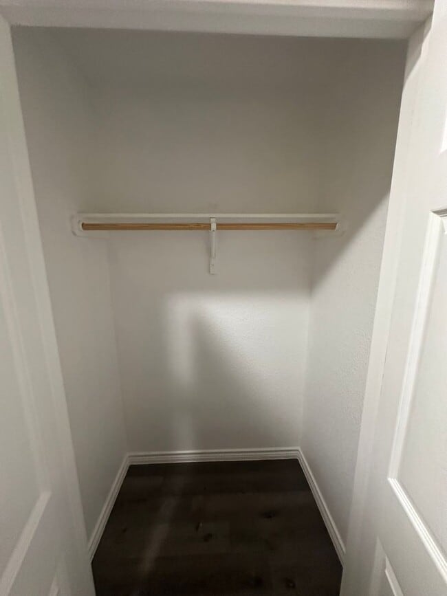 Building Photo - AVAILABLE NOW! - 2 WEEKS FREE (SECTION 8 A...