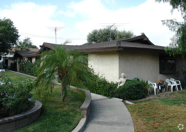 Primary Photo - 870 S Sherman Ave