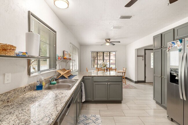 Building Photo - 5 NW 26th St