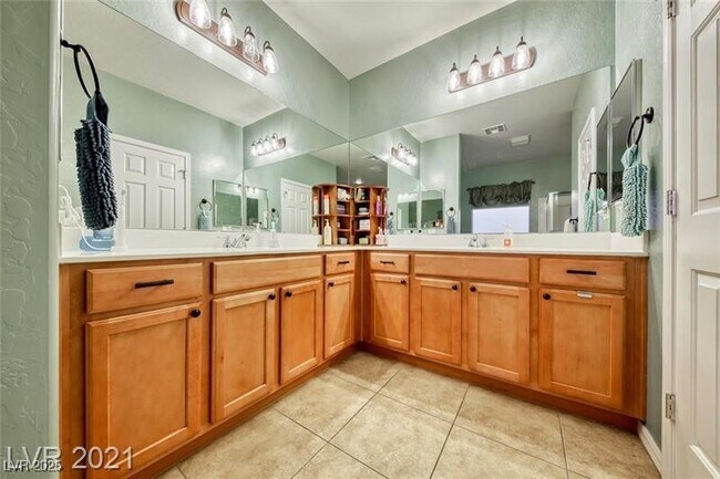 Building Photo - 2533 Libberton St