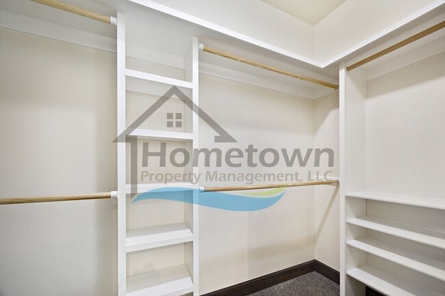 Building Photo - 3 Bedroom 2 Bathroom Home with Attached 3 Car Garage Available in Coeur d'Alene!