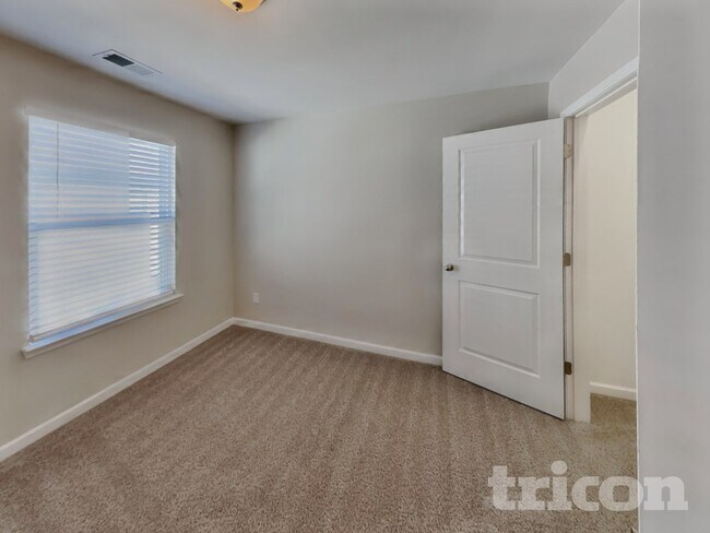 Building Photo - 508 Hickory Leaf Ct