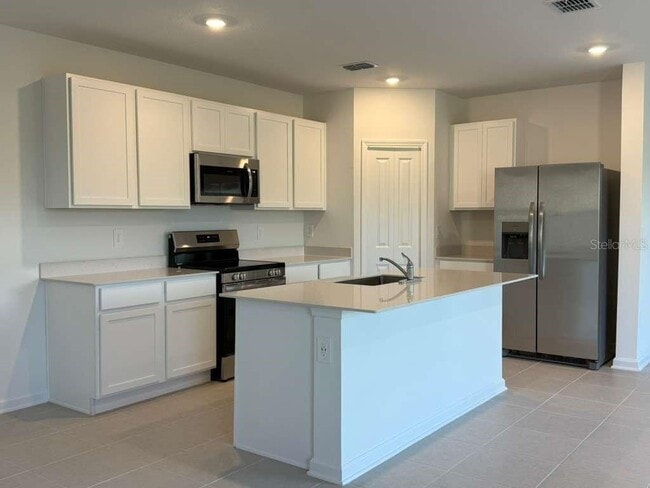 Building Photo - 3367 Alexander Dr