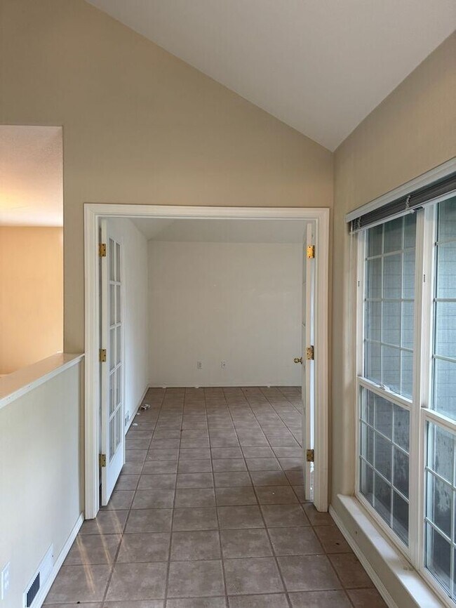 Building Photo - Spacious 3 Bed + Office | 3 Bath | 3-Car G...