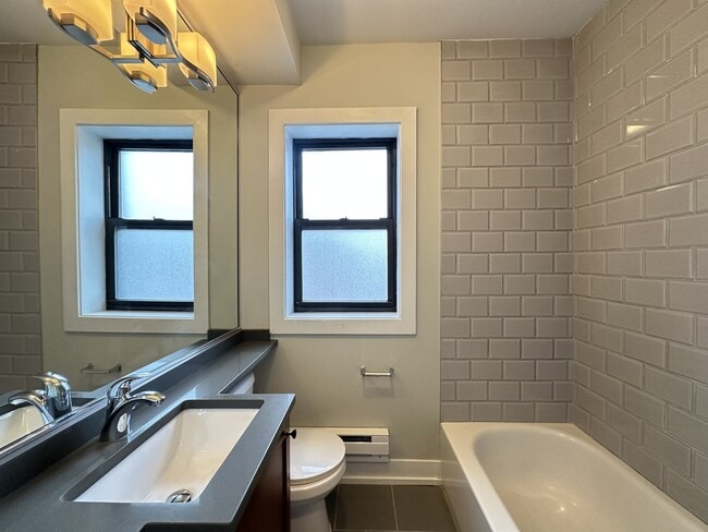 Building Photo - 555 W Arlington