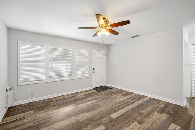 Building Photo - 1605 W Knollwood St