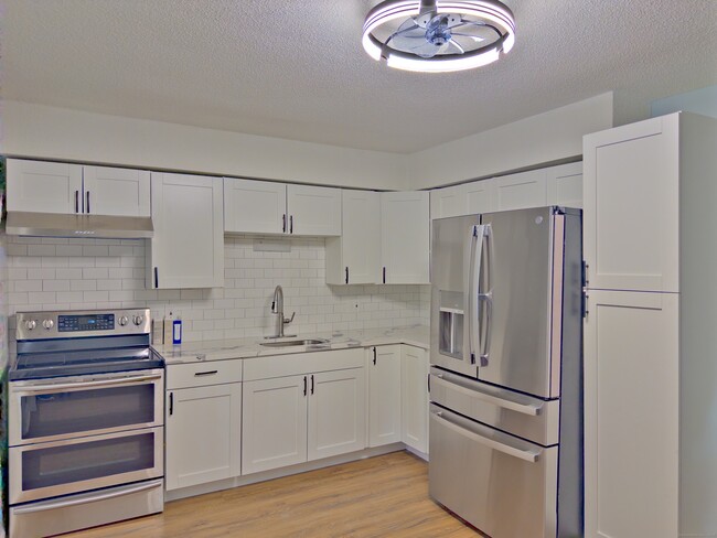 Building Photo - 8 Howard Ct