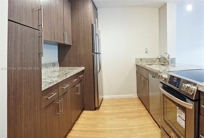 Building Photo - 9651 SW 77th Ave