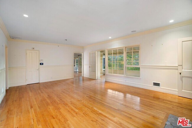 Building Photo - 3231 Coldwater Canyon Ln