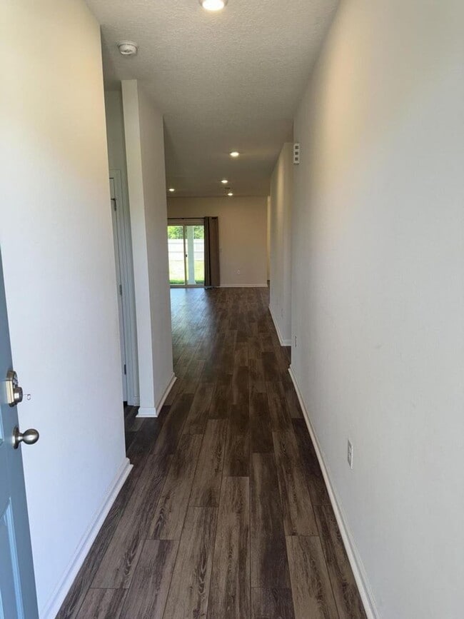 Building Photo - Charming 4 bedroom 3 bathroom in Yellow River Ranch