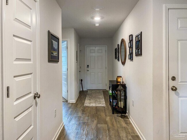 Building Photo - 5601 Guinevere Ln