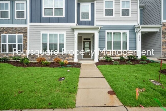 Building Photo - Spacious 3-Bed / 2.5-Bath Townhome with First-Floor Den, Hardwood Floors & 1-Car Garage – Wendell...