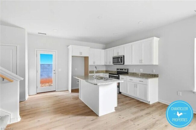 Building Photo - 2903 Bolton Pl