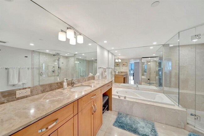 Building Photo - 1717 N Bayshore Dr