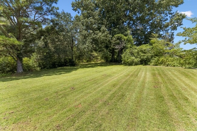 Building Photo - 1001 Lakeside Dr