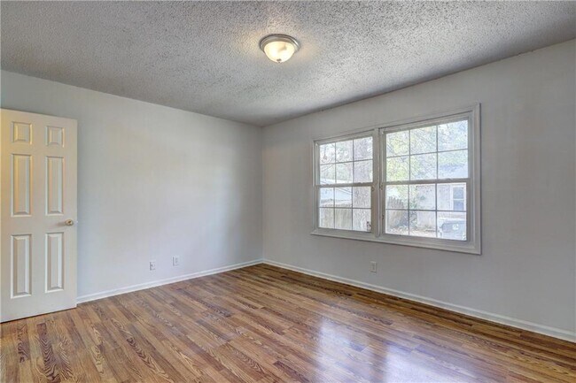 Building Photo - 5587 General Harris Dr
