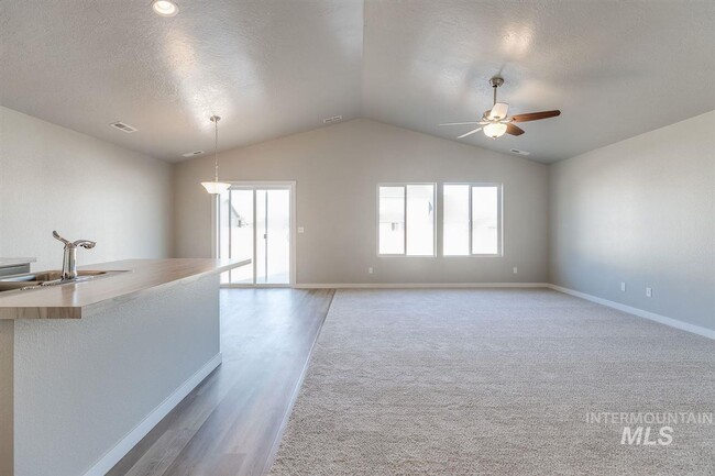 Building Photo - Brand New Home