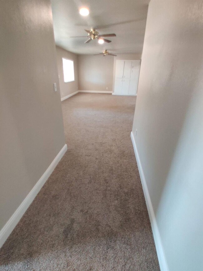 Building Photo - 13608 S Academy Ave