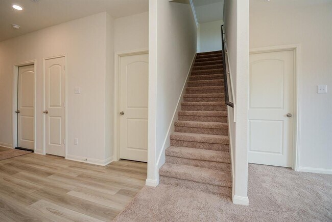 Building Photo - 545 Amberwood Pk Dr
