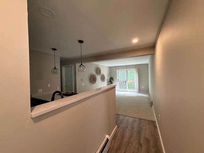 Building Photo - Beautiful One Bedroom Condo - HEAT INCLUDED!!
