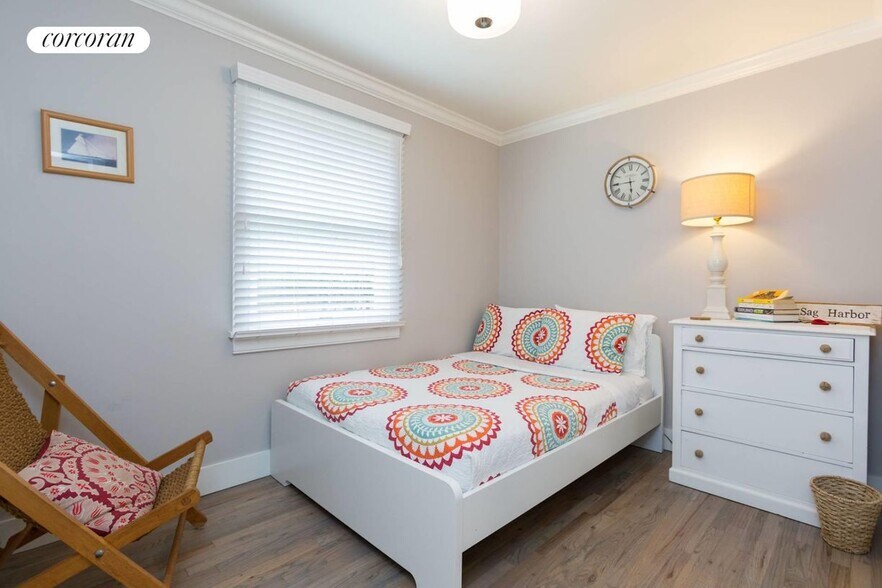 Building Photo - 348 Division St