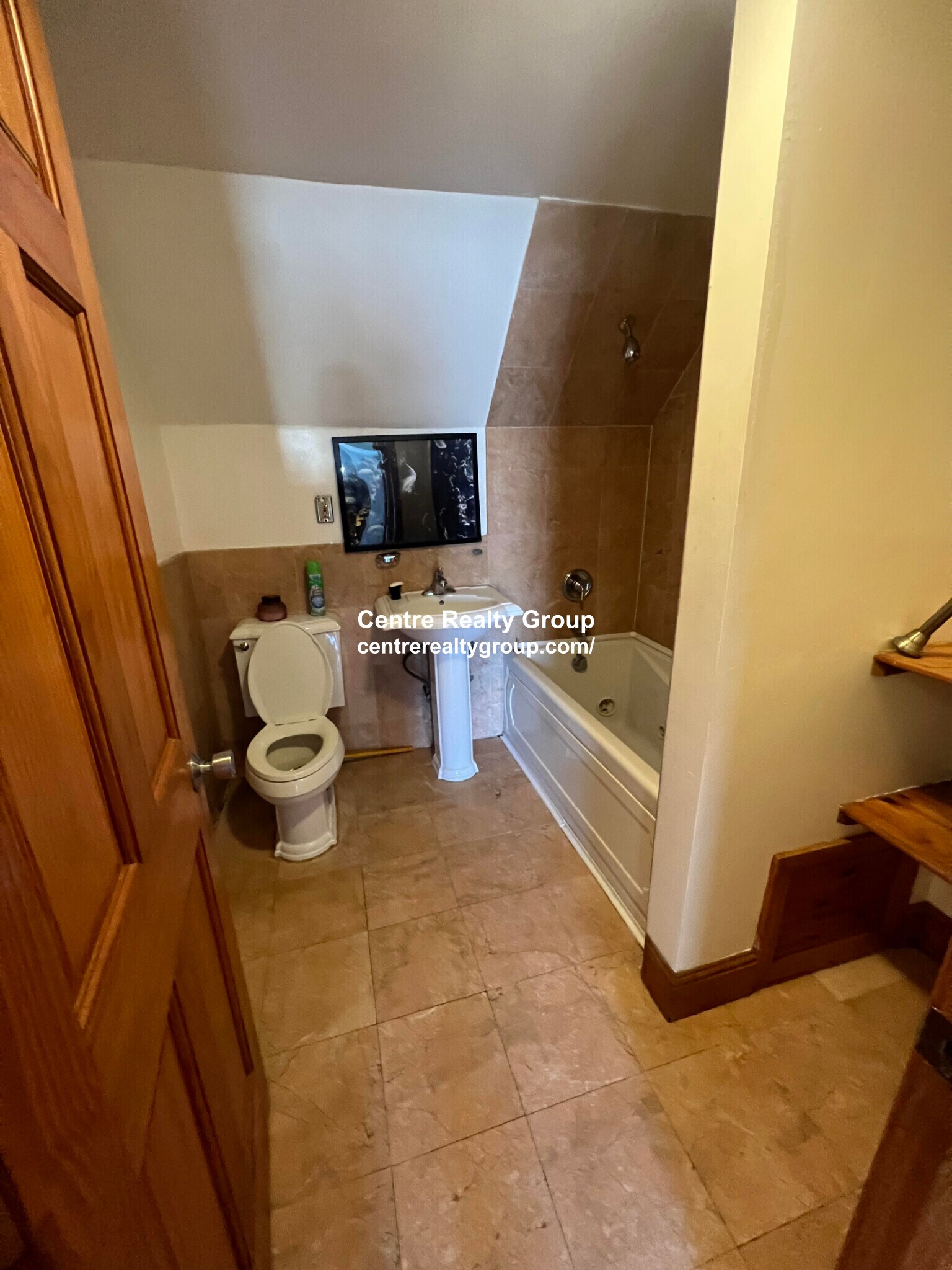 Building Photo - 7 Gayland St