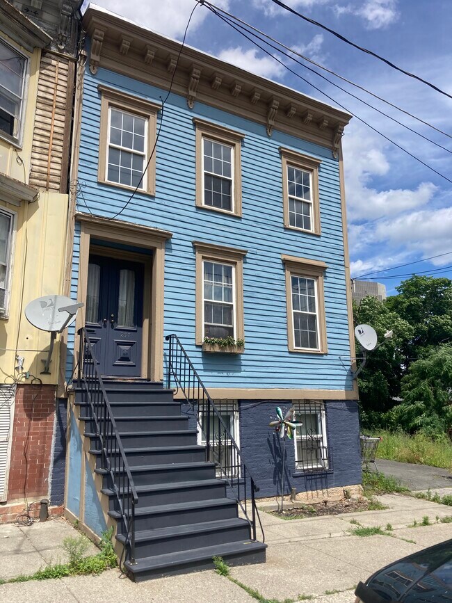 Building Photo - 237 Park Ave